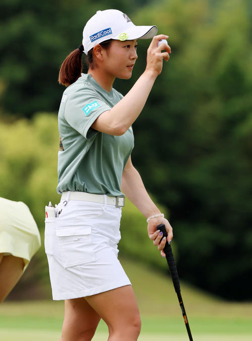 ブリヂストンレディース第2日　8番、パーセーブの佐藤心結（撮影・加藤哉）