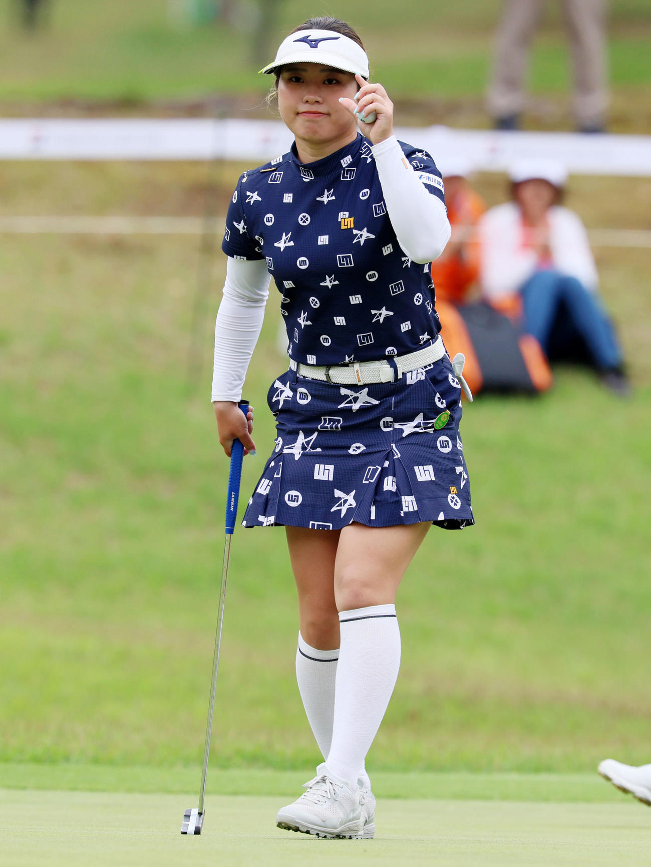 ブリヂストンレディース第3日　14番、バーディーパットを決める仲村果乃（撮影・加藤哉）
