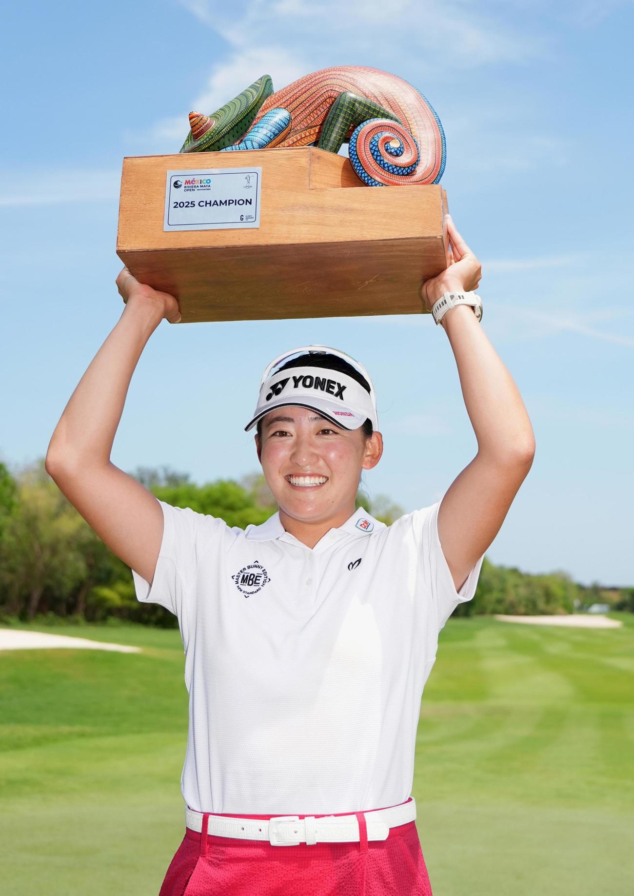 リビエラマヤ・オープンで米ツアー初優勝を果たした岩井千怜＝25日、エルカマレオンGC（共同）