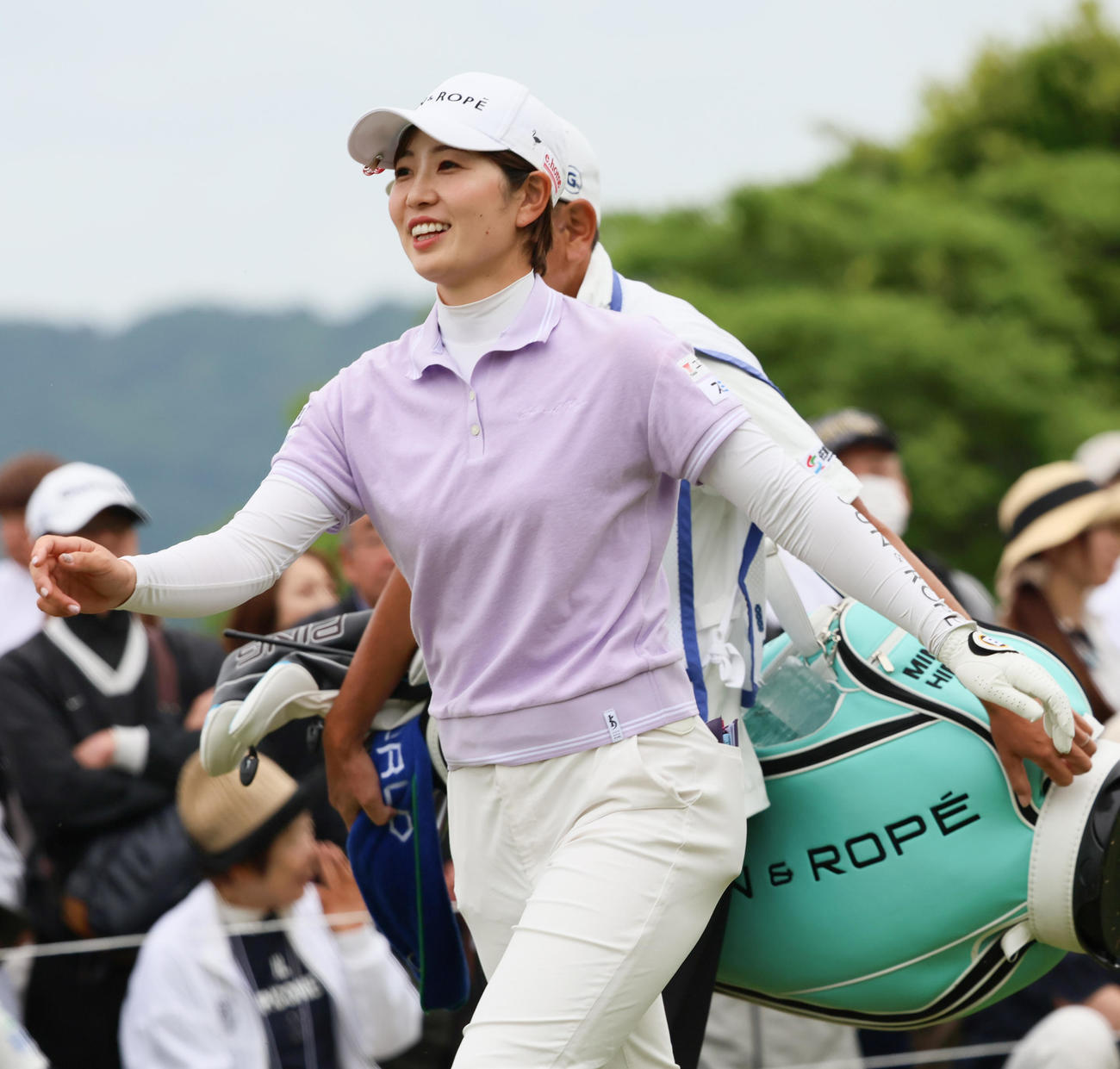 1番、ティーショットを放ちセカンドへ向う蛭田（撮影・上山淳一）