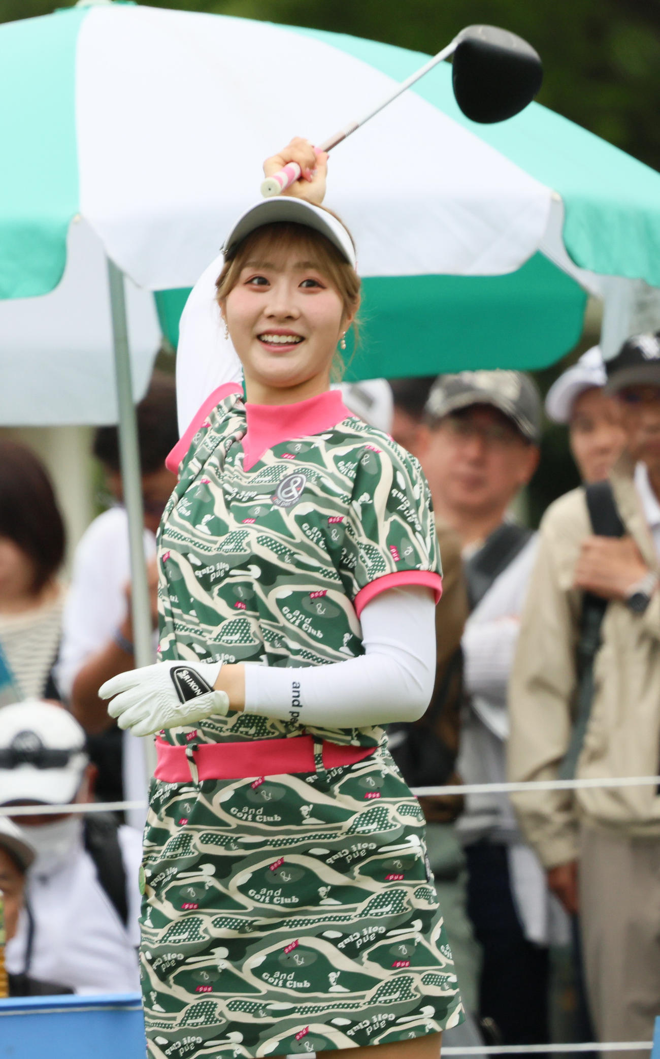 スタートを前に体を動かす都（撮影・上山淳一）