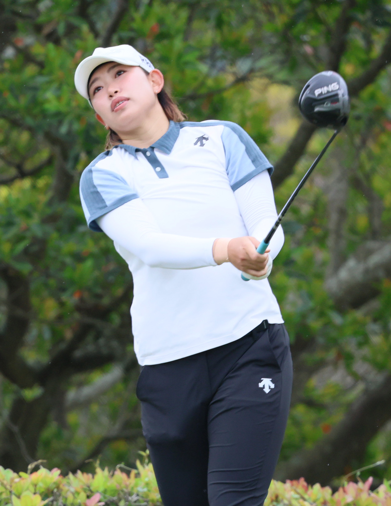 2番、ティーショットを放つ荒川（撮影・上山淳一）