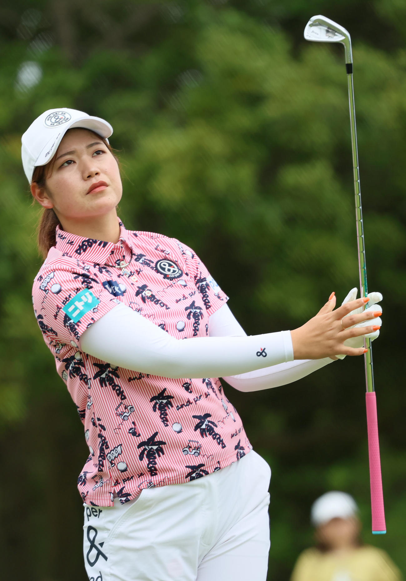 14番、ティーショットを放つ桜井（撮影・上山淳一）
