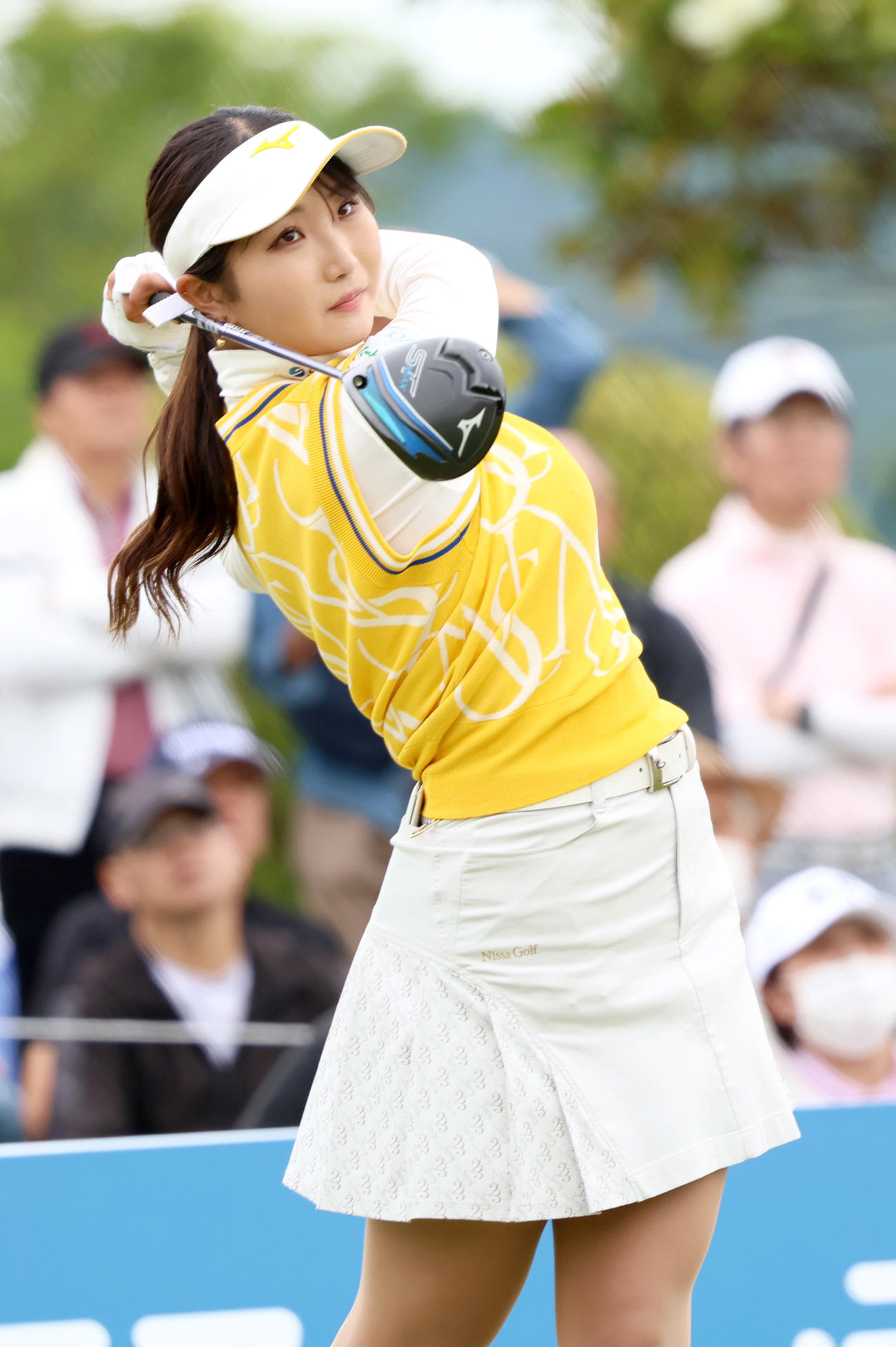 10番、松山はティーショットを放つ（撮影・上山淳一）