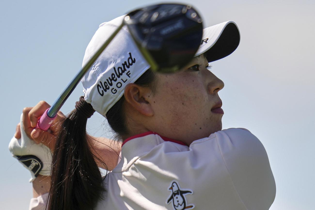 全米女子オープン選手権でティーショットを放つ竹田麗央（AP）
