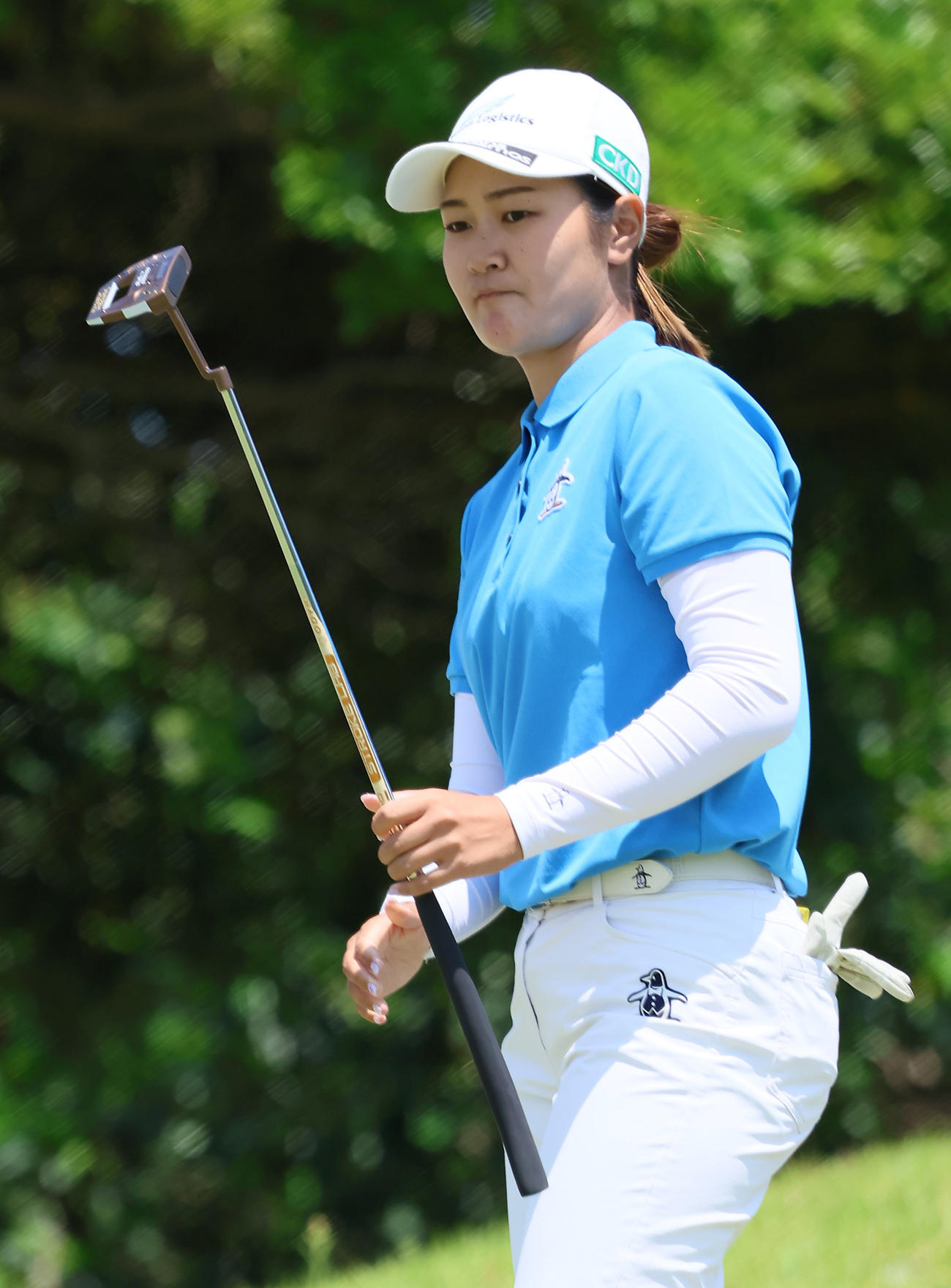 1番、神谷そはバーディーを狙うが外れる（撮影・上山淳一）