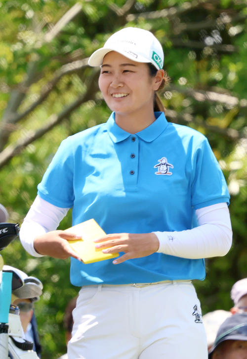 2番、笑顔を見せる神谷そ（撮影・上山淳一）