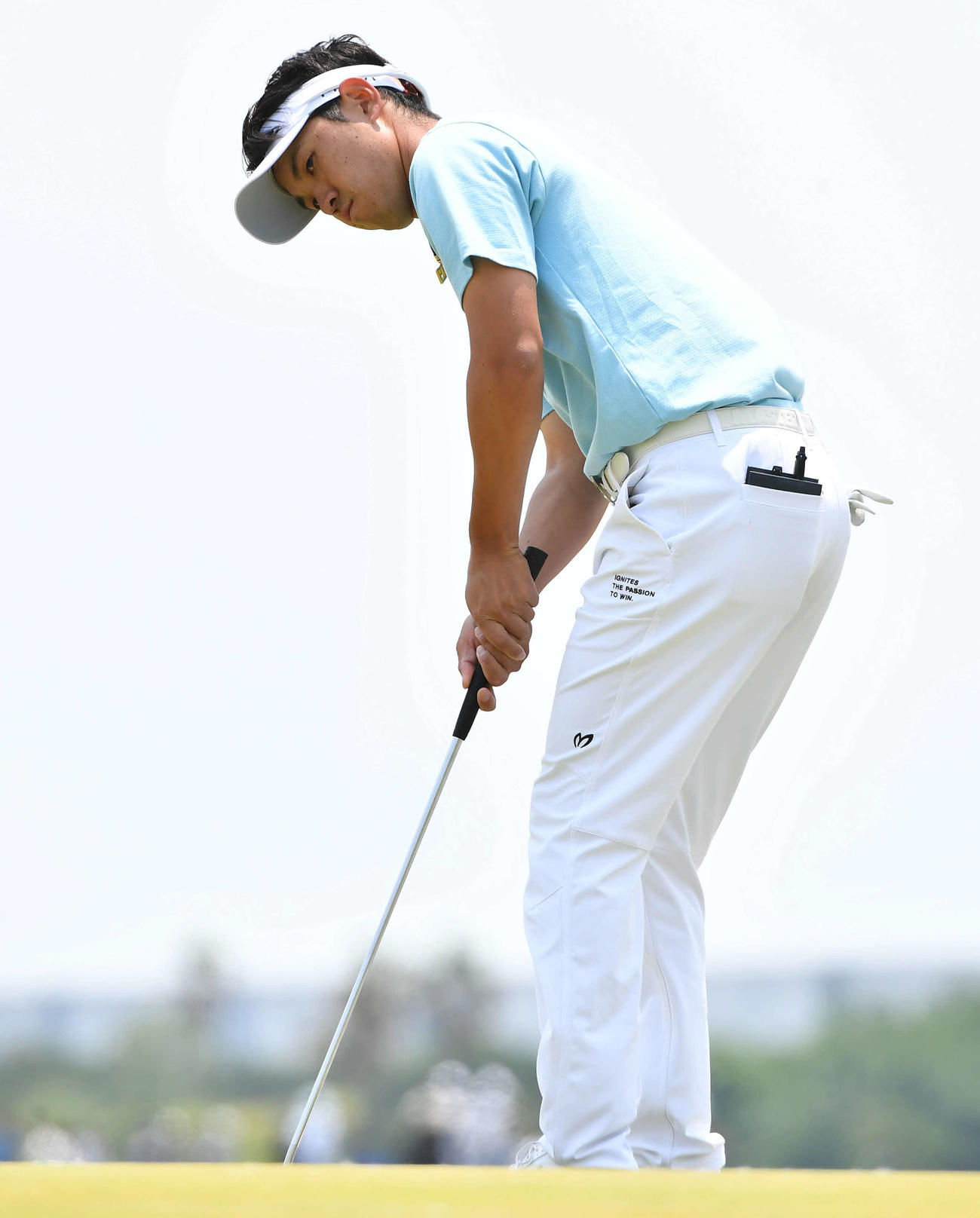 9番、バーディーパットを決める阿久津（撮影・岩下翔太）