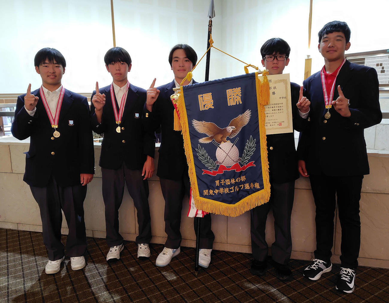優勝した多古中。左から西沢優希、並木一翔、加藤遼大、金子正弥、藤森圭