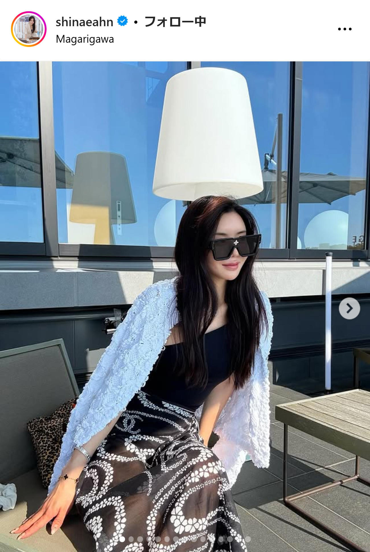サングラス姿でくつろぐアン・シネさん（インスタグラムから）