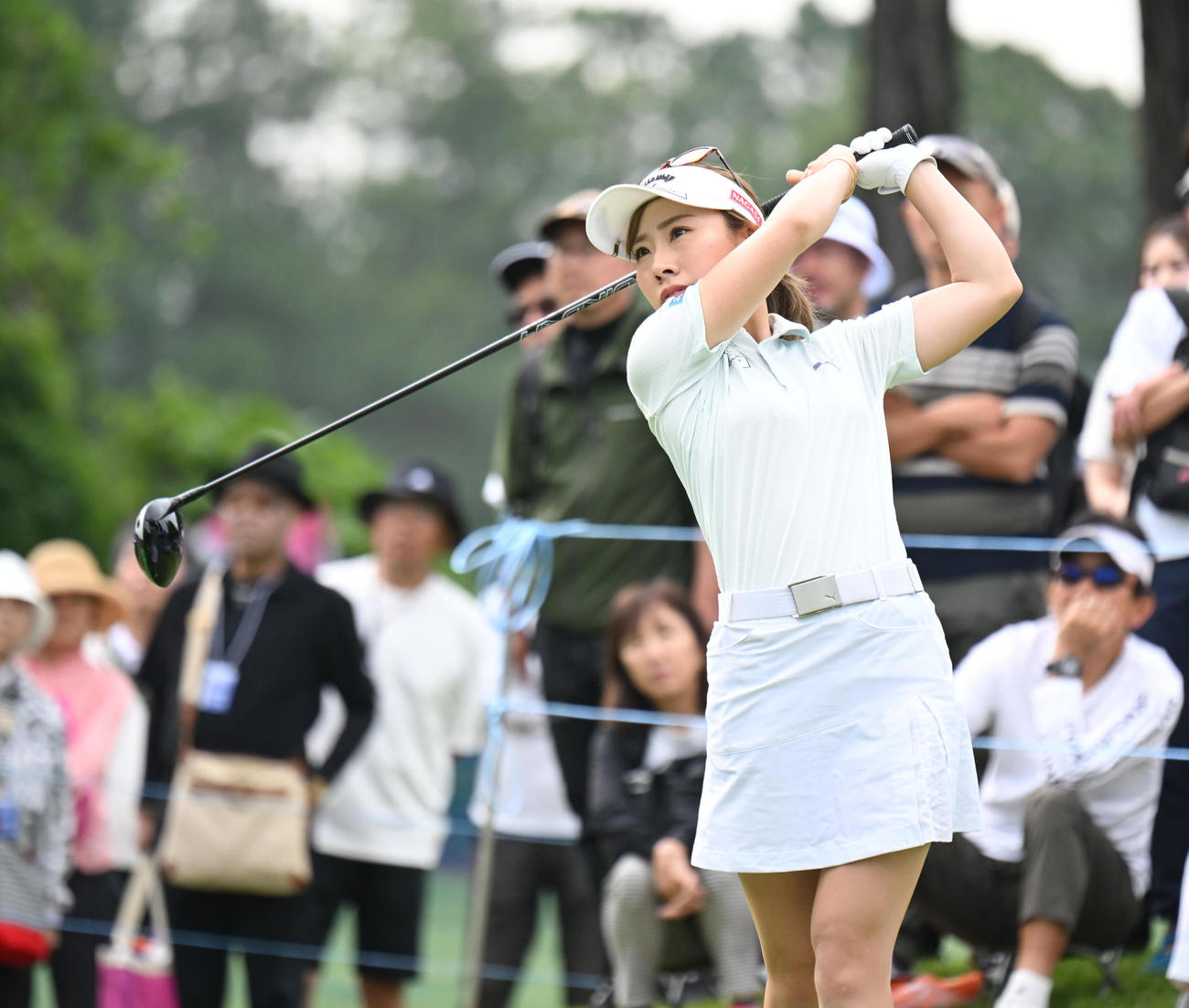 10番、ティーショットを打つ木村彩子（撮影・和賀正仁）