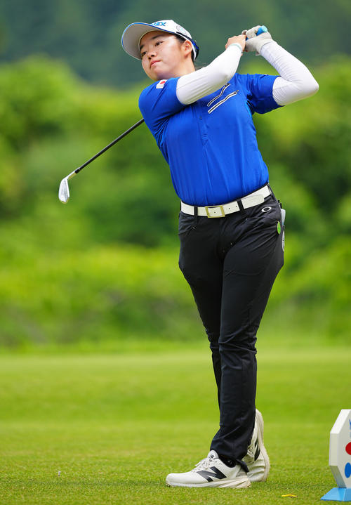 3番、ティーショットを放つ岩永（撮影・垰建太）