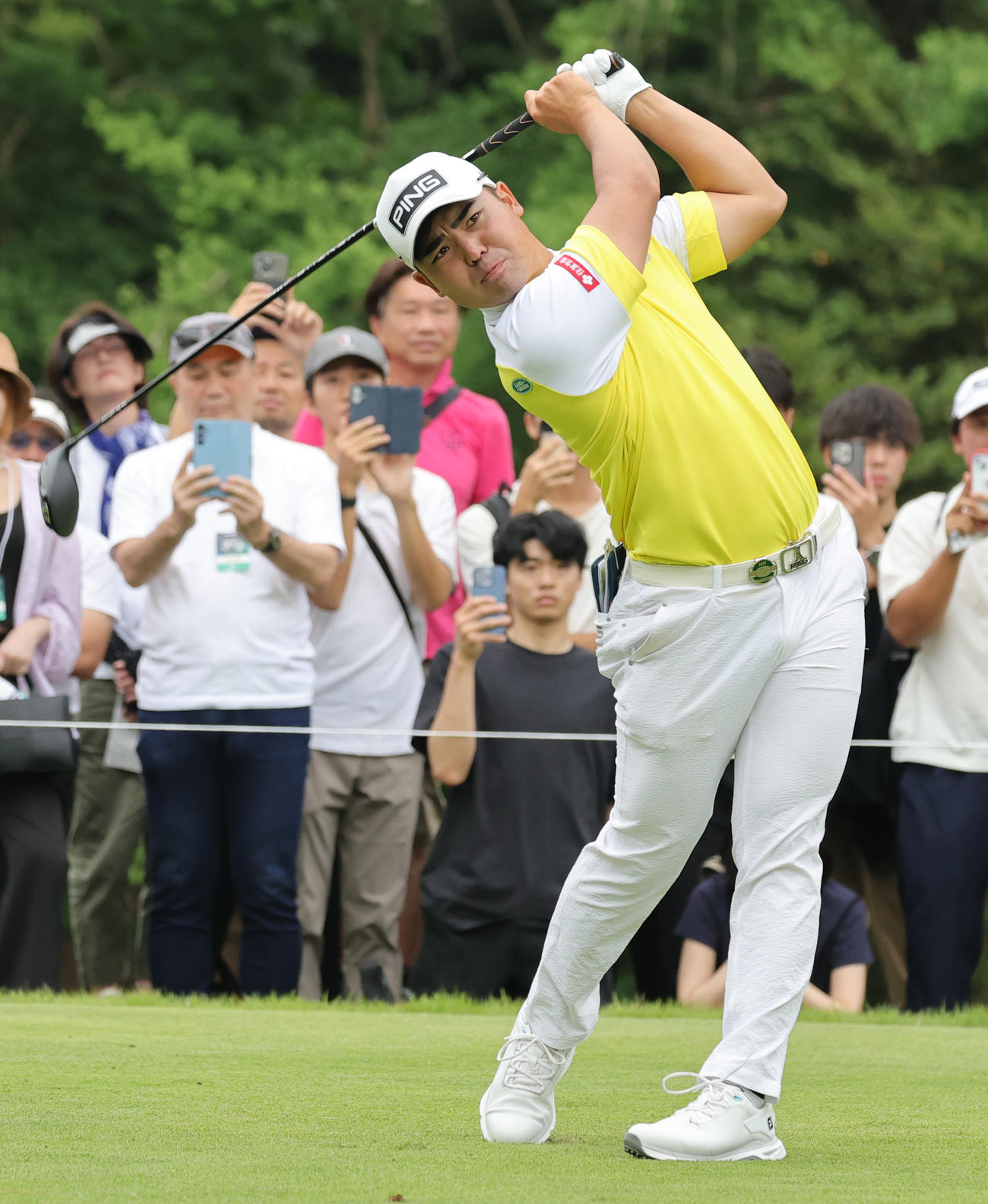 2番で第1打を放つ蝉川泰果（撮影・野上伸悟）