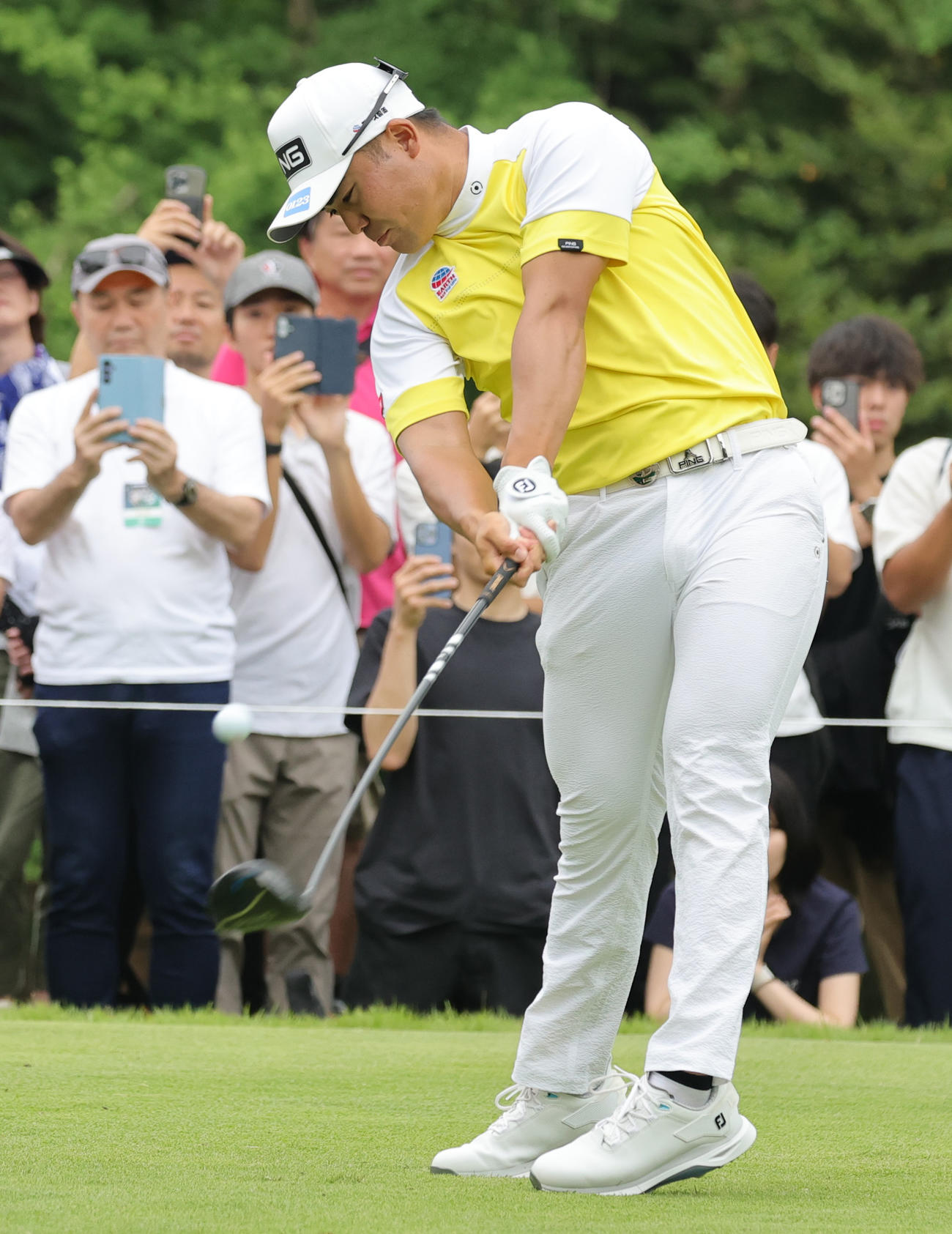 2番で第1打を放つ蝉川泰果（撮影・野上伸悟）