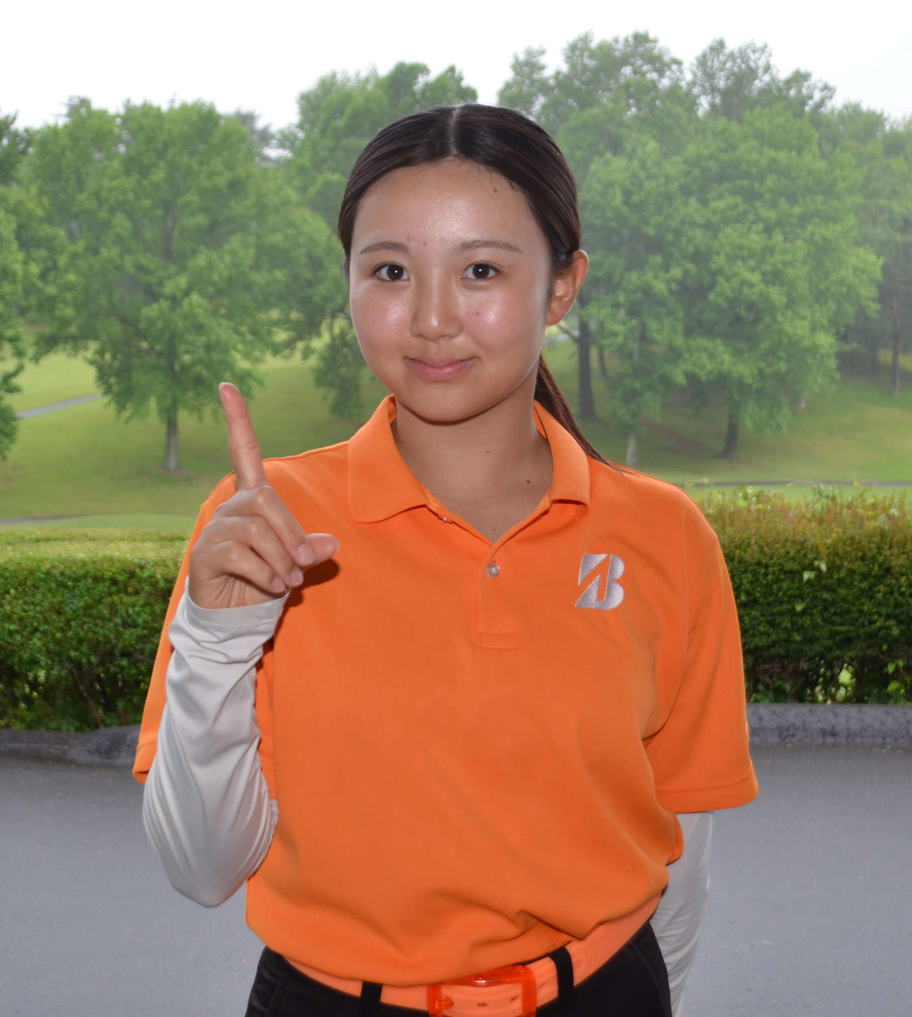 優勝を誓い、No．1ポーズを決める伊藤愛華