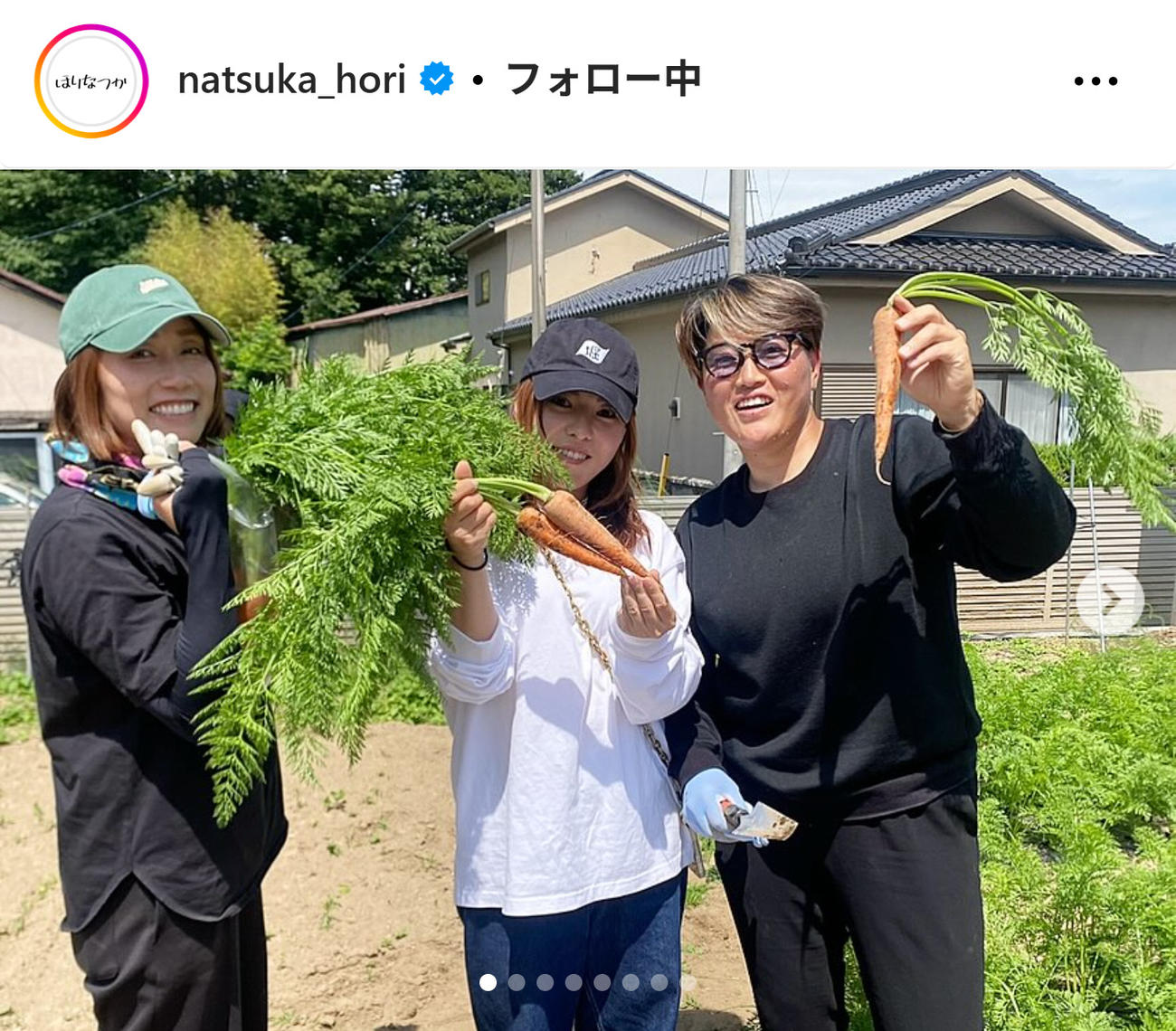 ニンジンを手にスリーショット（堀奈津佳のインスタグラムから）