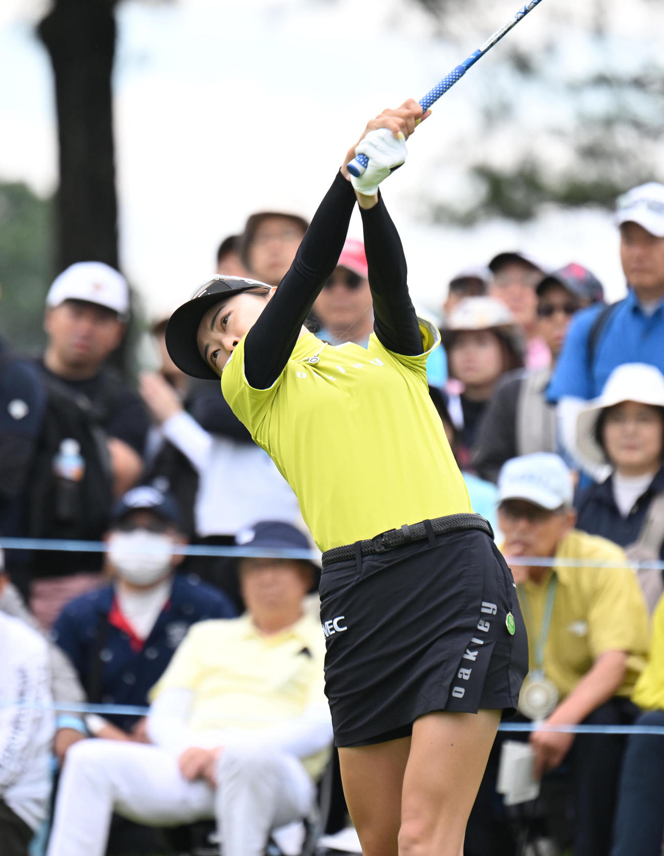10番、ティーショットを打つ安田祐香（撮影・和賀正仁