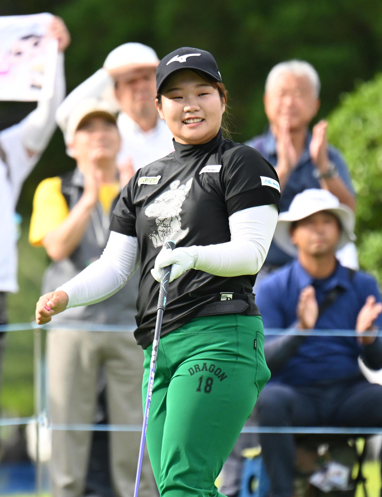 10番、ティーショットを打つ寺岡沙弥香（撮影・和賀正仁）