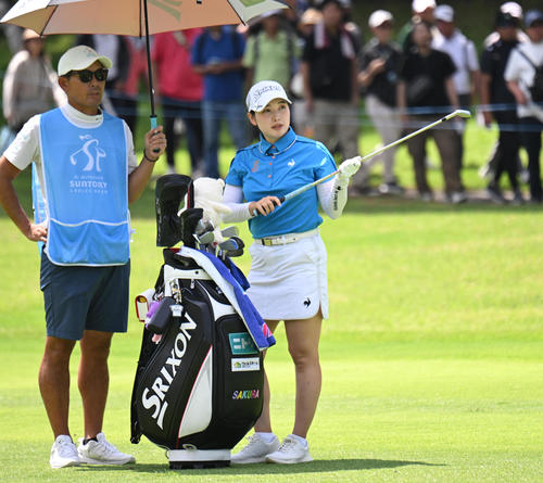 9番、グリーンを狙う小祝さくら（撮影・和賀正仁）