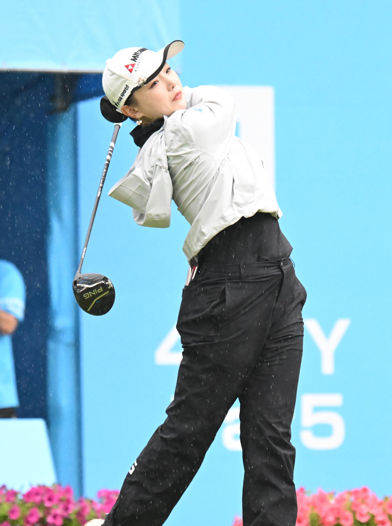 1番、ティーショットを打つセキ・ユウティン（撮影・和賀正仁）