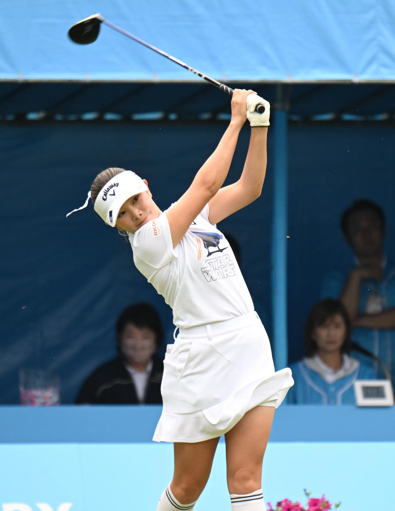 1番、ティーショットを打つ河本結（撮影・和賀正仁）