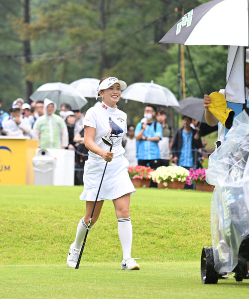 1番、笑顔でスタートする河本結（撮影・和賀正仁）