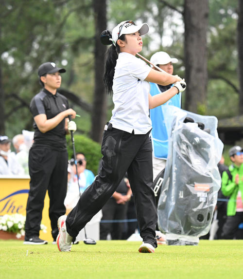 1番、ティーショットを打つヒョージン・ヤン（撮影・和賀正仁）
