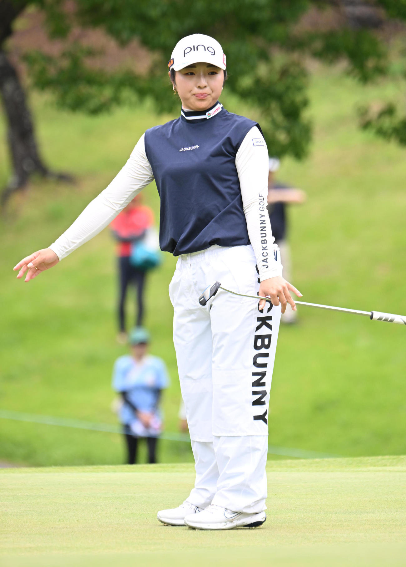 4番、バーディーパットを惜しくも外す佐久間朱莉（撮影・和賀正仁）