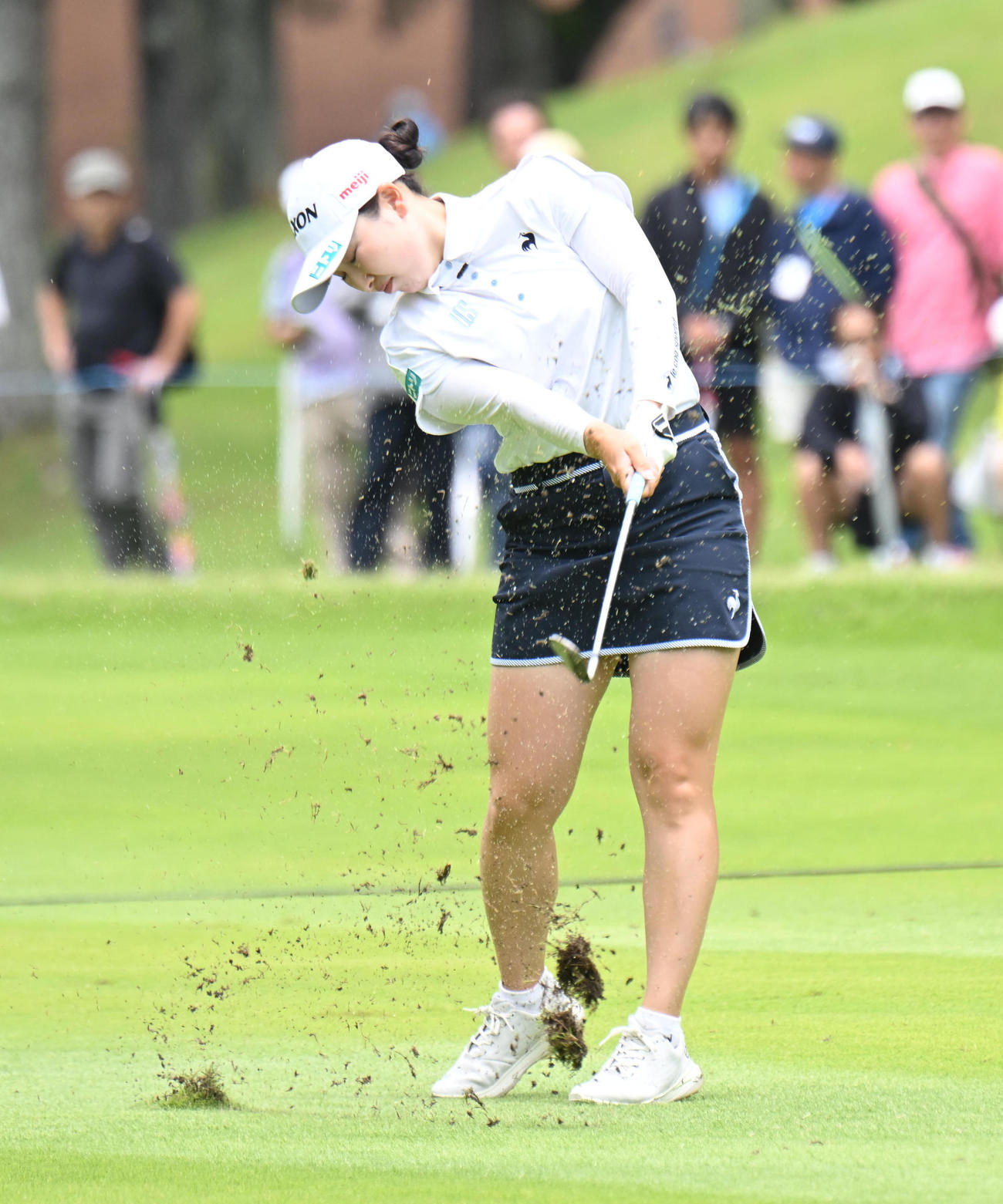 4番、セカンドショットを打つ小祝さくら（撮影・和賀正仁）