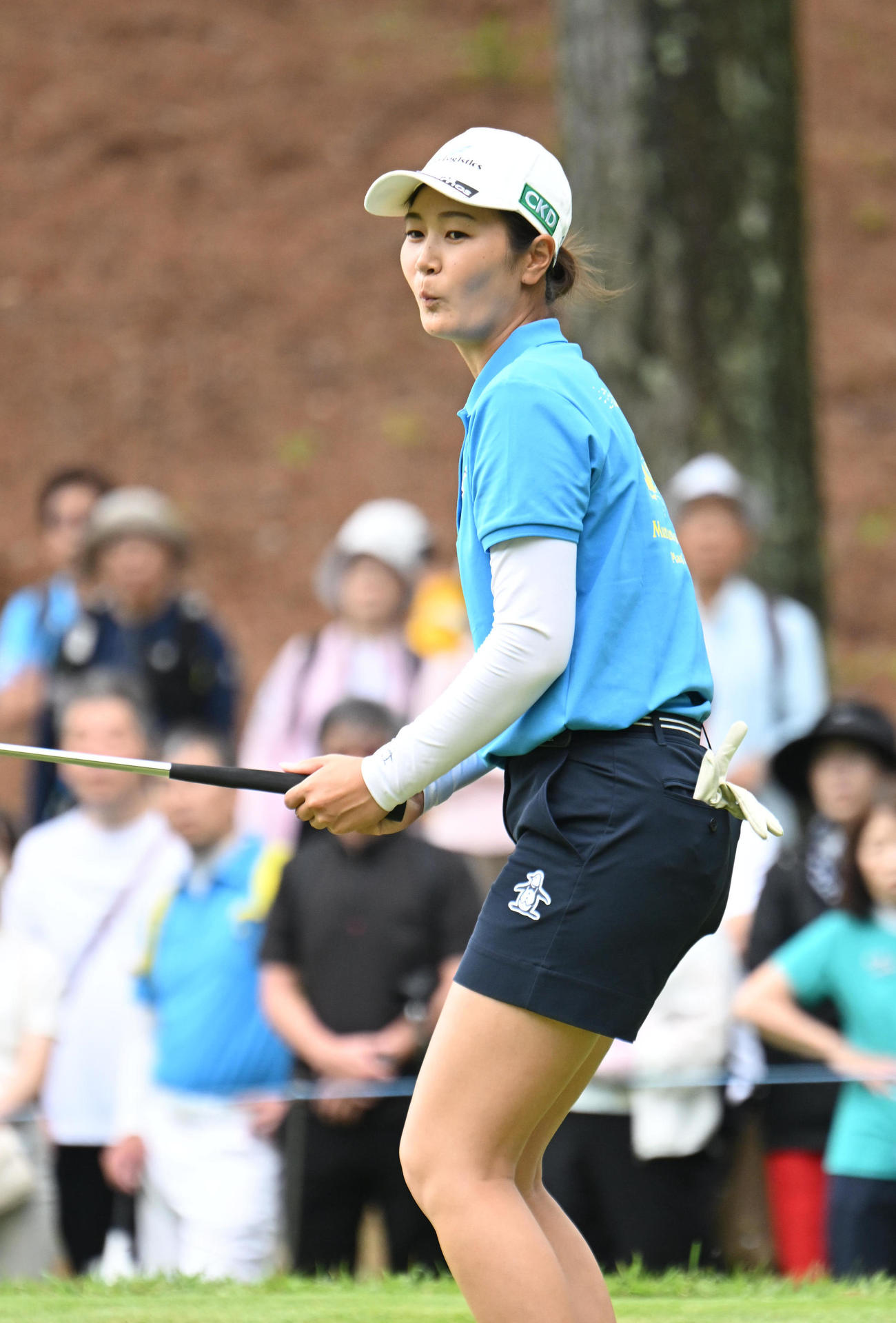 5番、バーディーパットをわずかに外し残念がる神谷そら（撮影・和賀正仁）