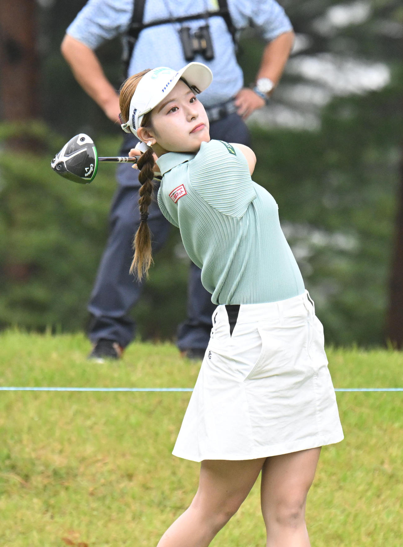 2番、ティーショットを打つ吉田鈴（撮影・和賀正仁）