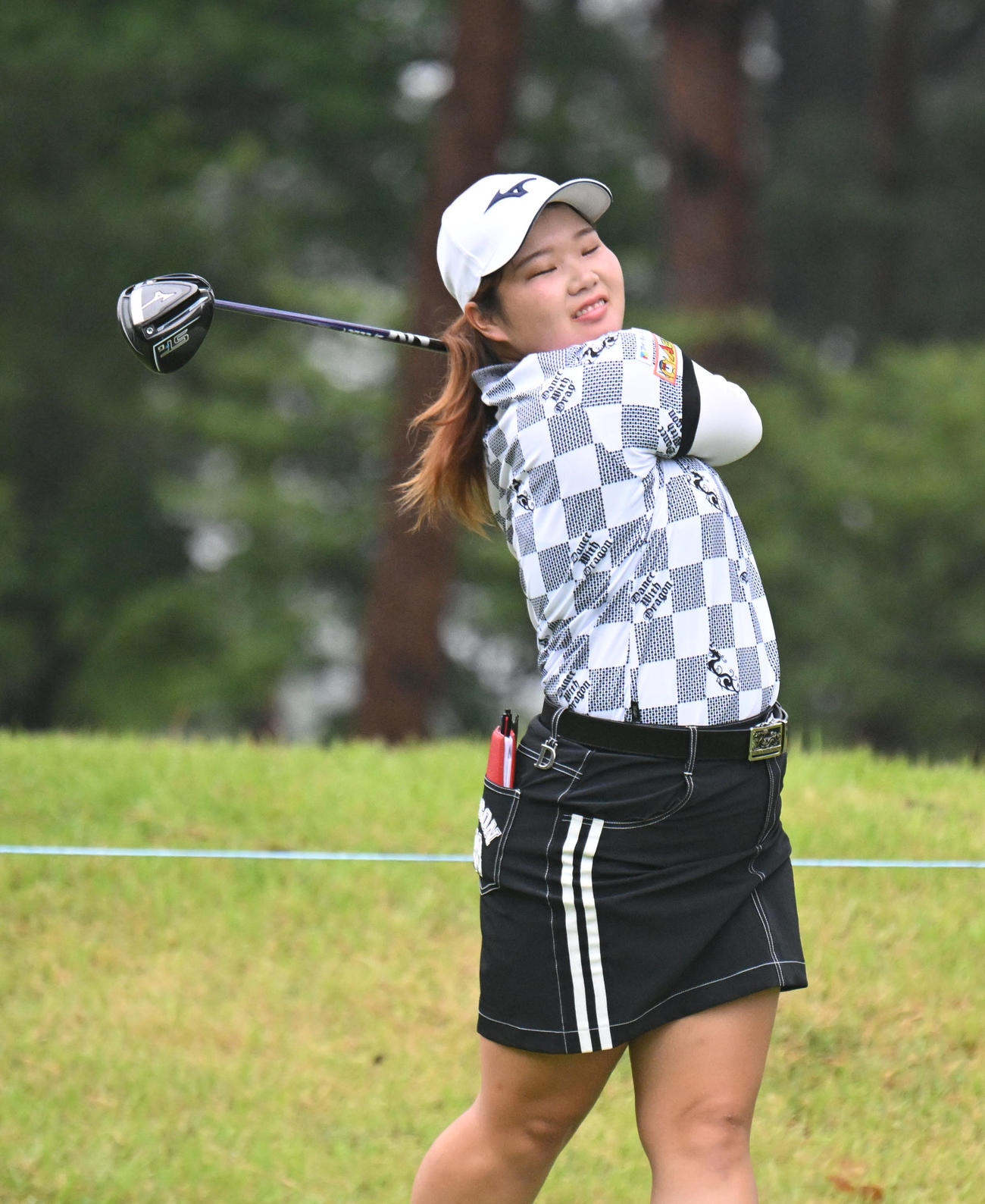 2番、ティーショットを打つ寺岡沙弥香（撮影・和賀正仁）