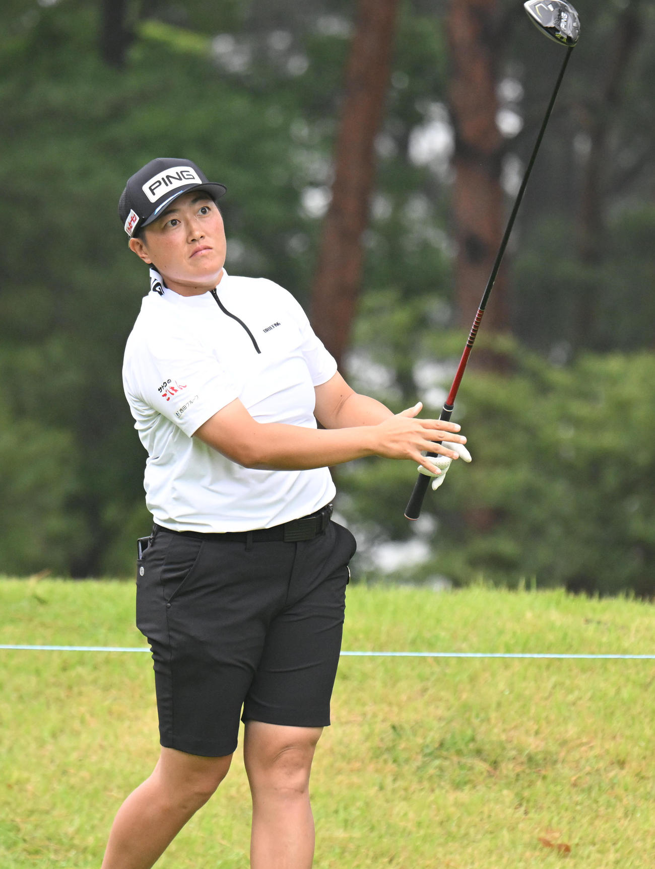 2番、ティーショットを打つ工藤遥加（撮影・和賀正仁）