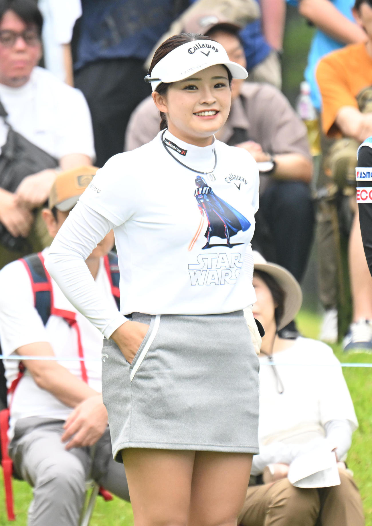 2番、ティーショット後、笑顔を見せる政田夢乃（撮影・和賀正仁）