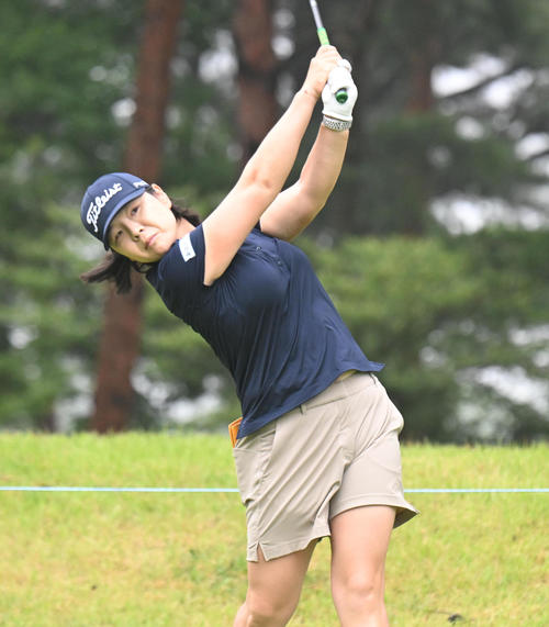 2番、ティーショットを打つイ・ミニョン（撮影・和賀正仁）