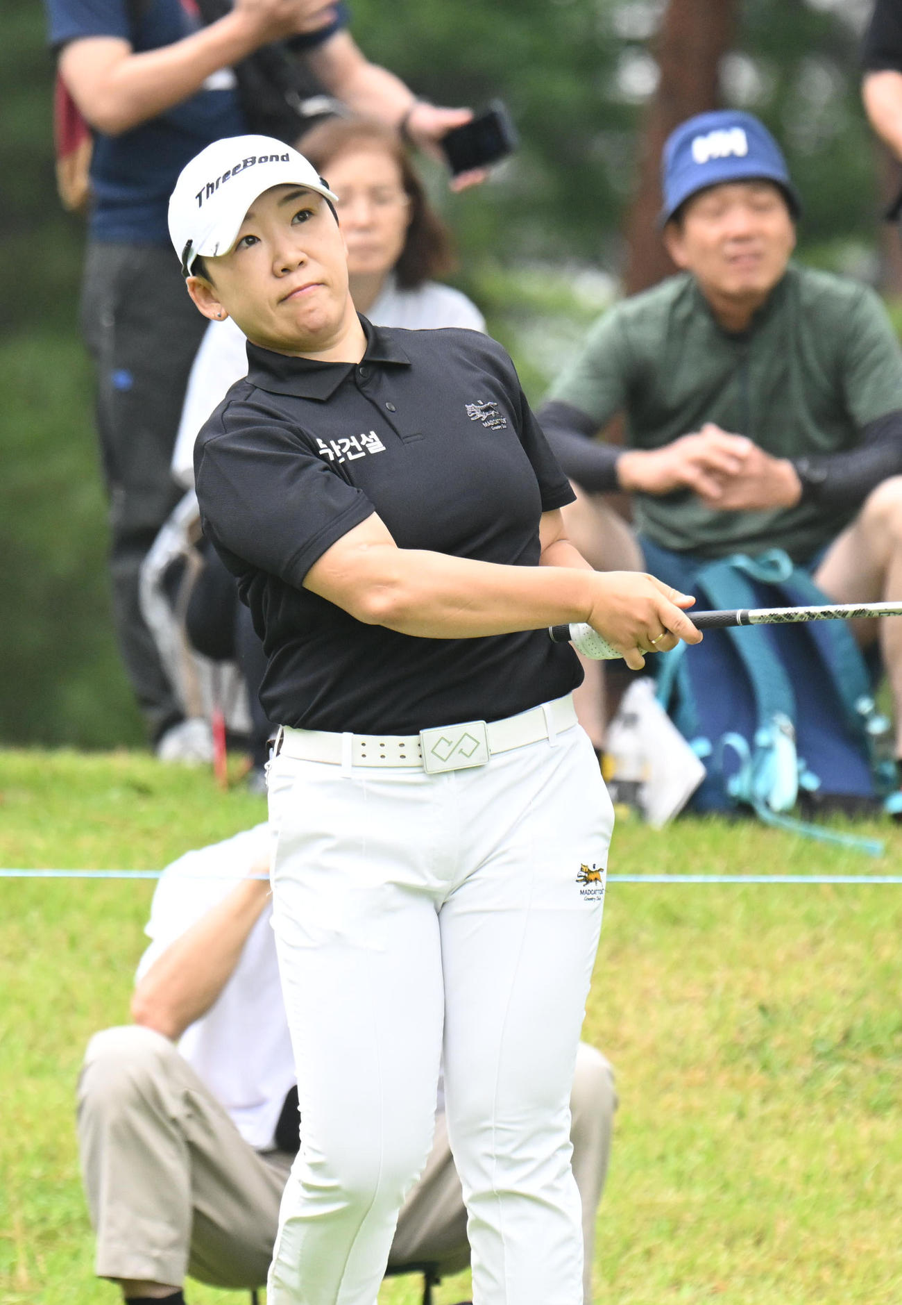 2番、ティーショットを打つ申ジエ（撮影・和賀正仁）