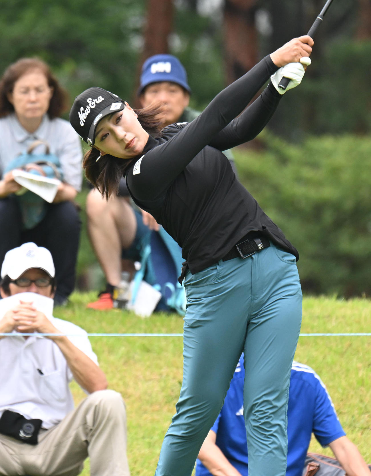 2番、ティーショットを打つ宮田成華（撮影・和賀正仁）