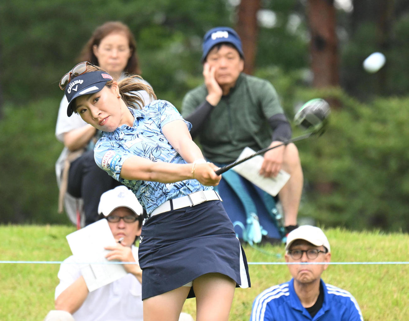 2番、ティーショットを打つ木村彩子（撮影・和賀正仁）