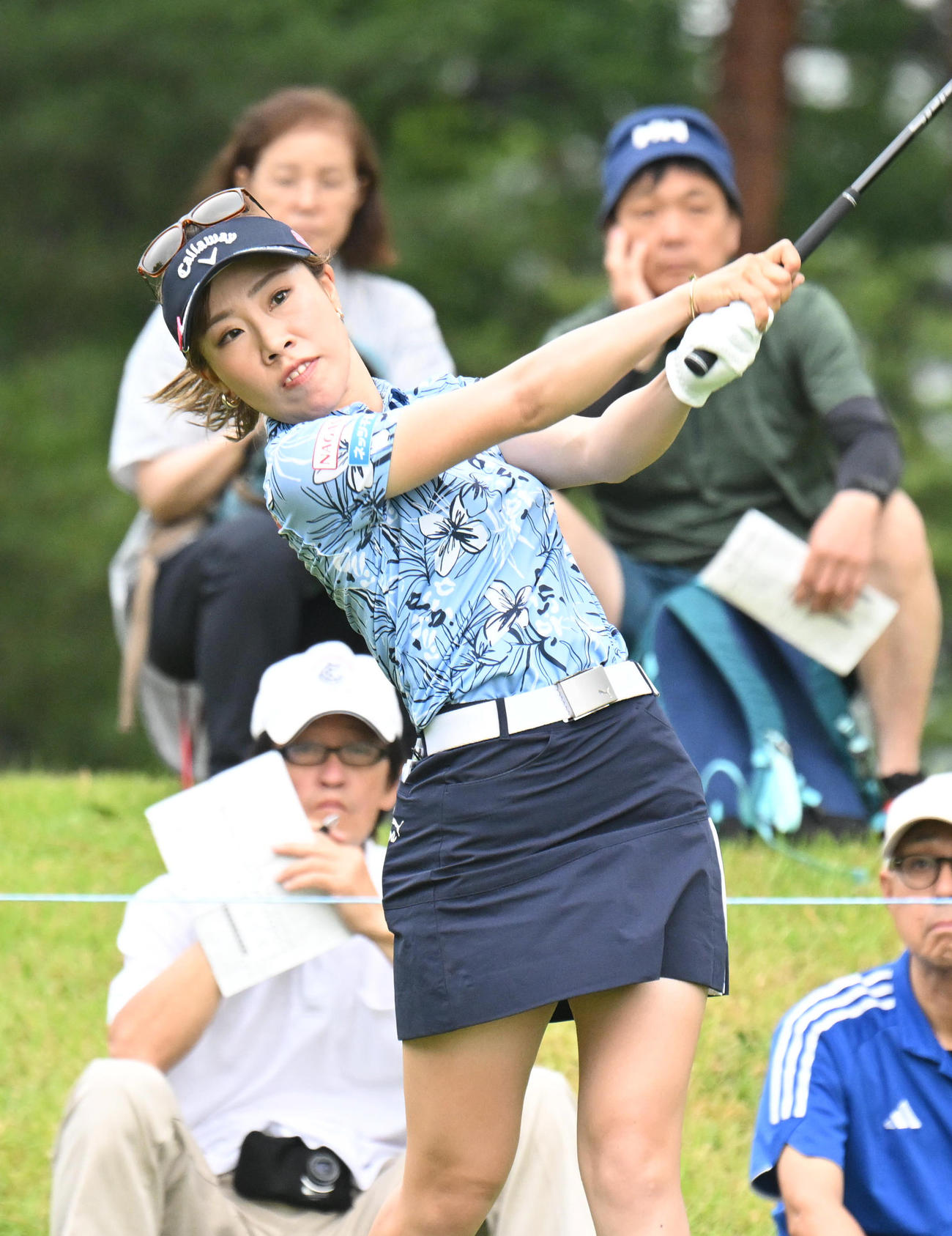 2番、ティーショットを打つ木村彩子（撮影・和賀正仁）