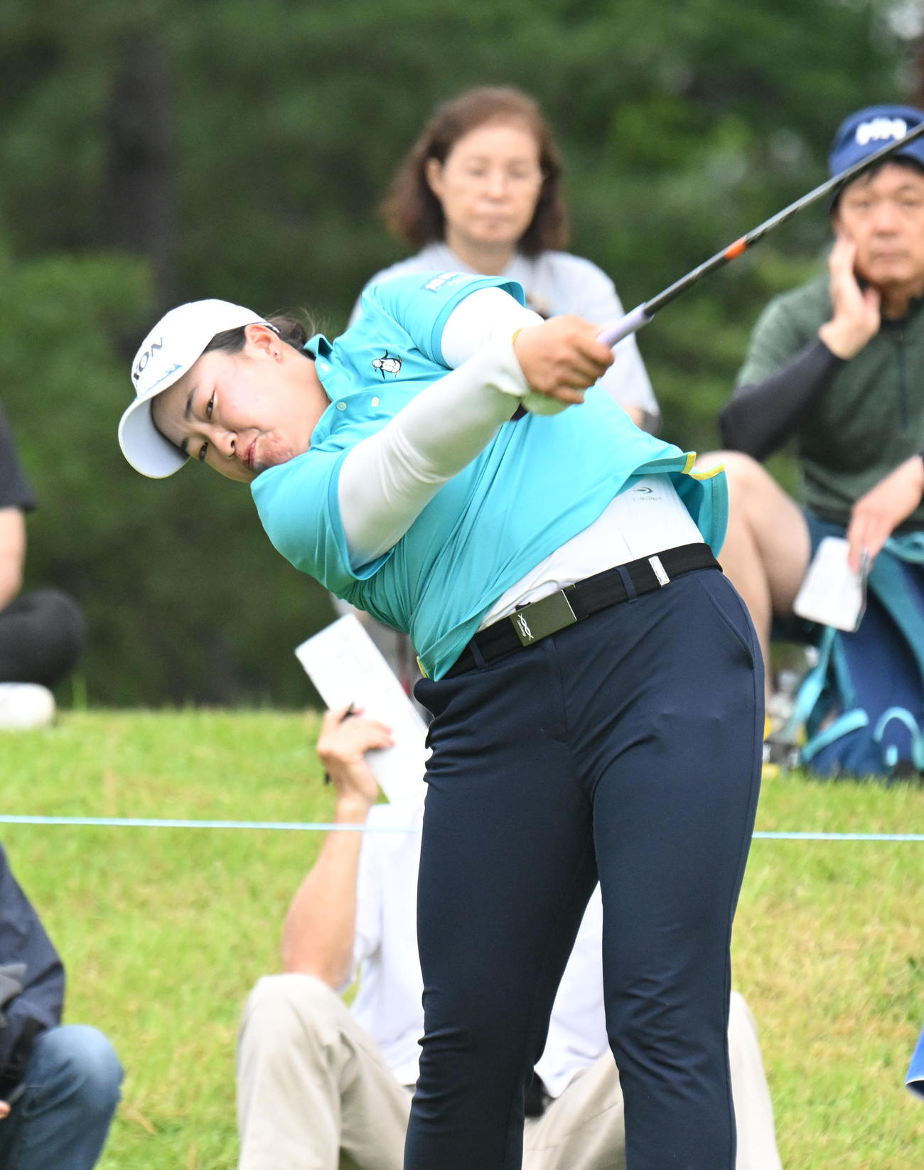 2番、ティーショットを打つ入谷響（撮影・和賀正仁）