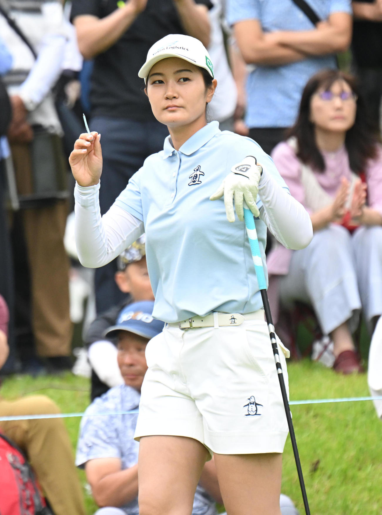 2番、ティーショットを打つ神谷そら（撮影・和賀正仁）