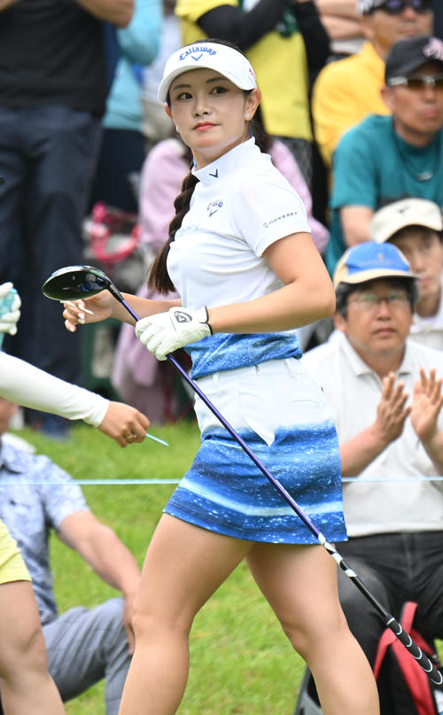 2番、ティーショットを打つ河本結（撮影・和賀正仁）