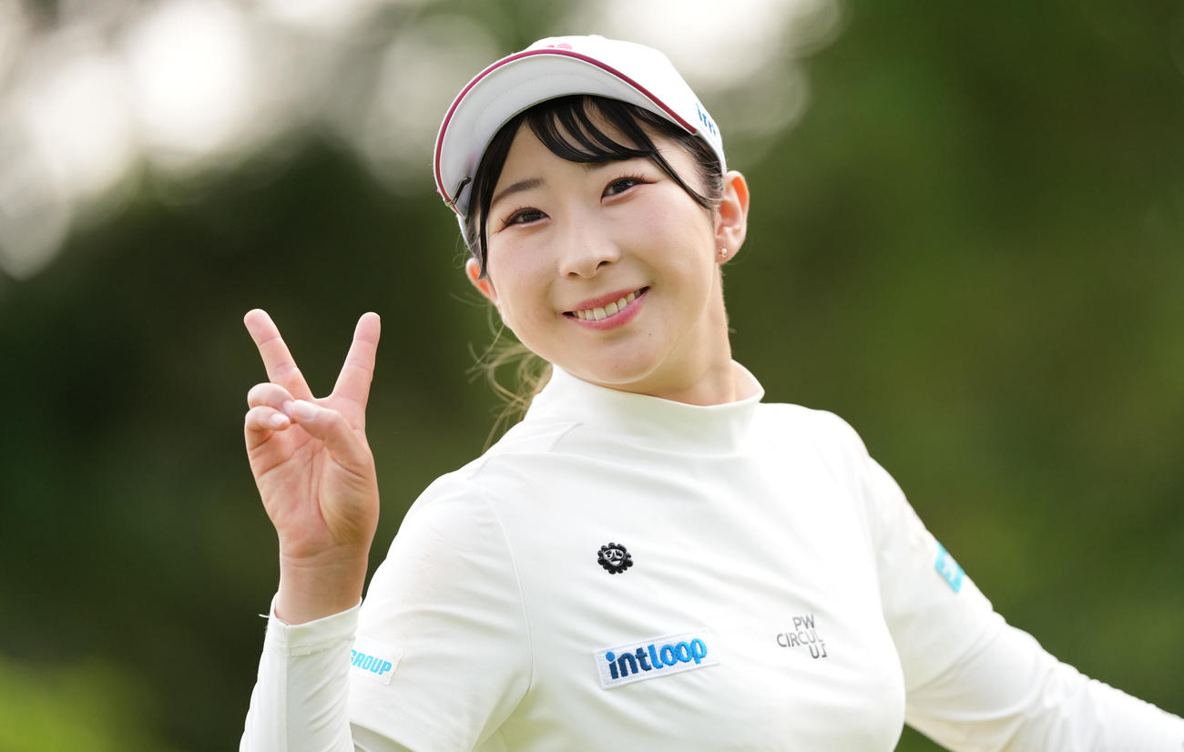 10番、ピースする永嶋花音（撮影・鈴木みどり）