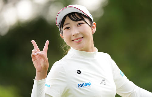10番、ピースする永嶋花音（撮影・鈴木みどり）