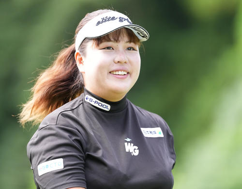 2番、笑顔で移動するささきしょうこ（撮影・鈴木みどり）