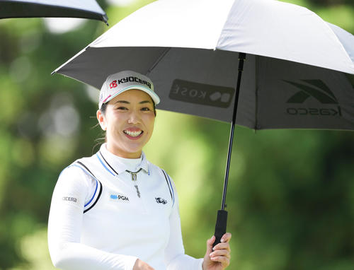 2番、笑顔で移動する笠りつ子（撮影・鈴木みどり）