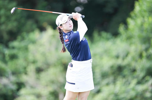 2番、ティーショットを放つ小祝さくら（撮影・鈴木みどり）