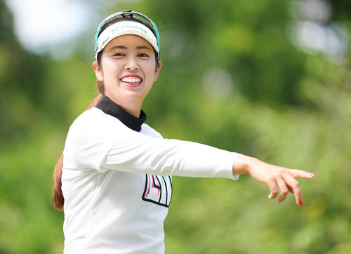 2番、笑顔で移動する天本ハルカ（撮影・鈴木みどり）