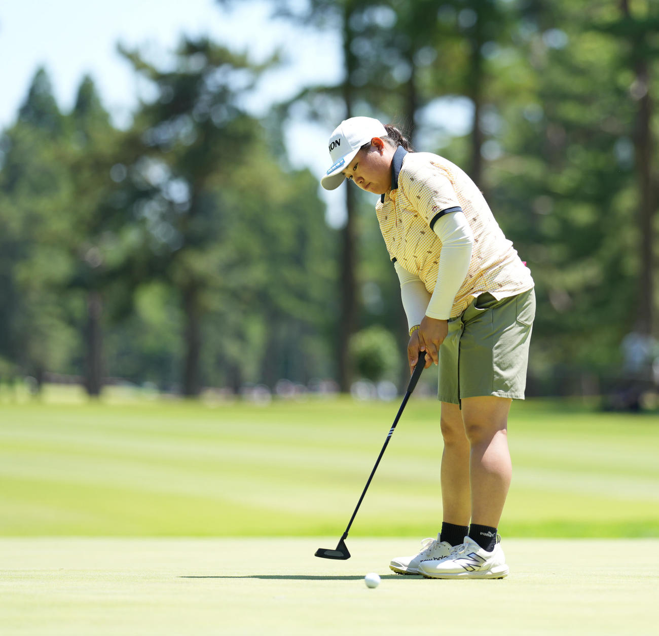 15番、バーディーパットを決める入谷響（撮影・鈴木みどり）