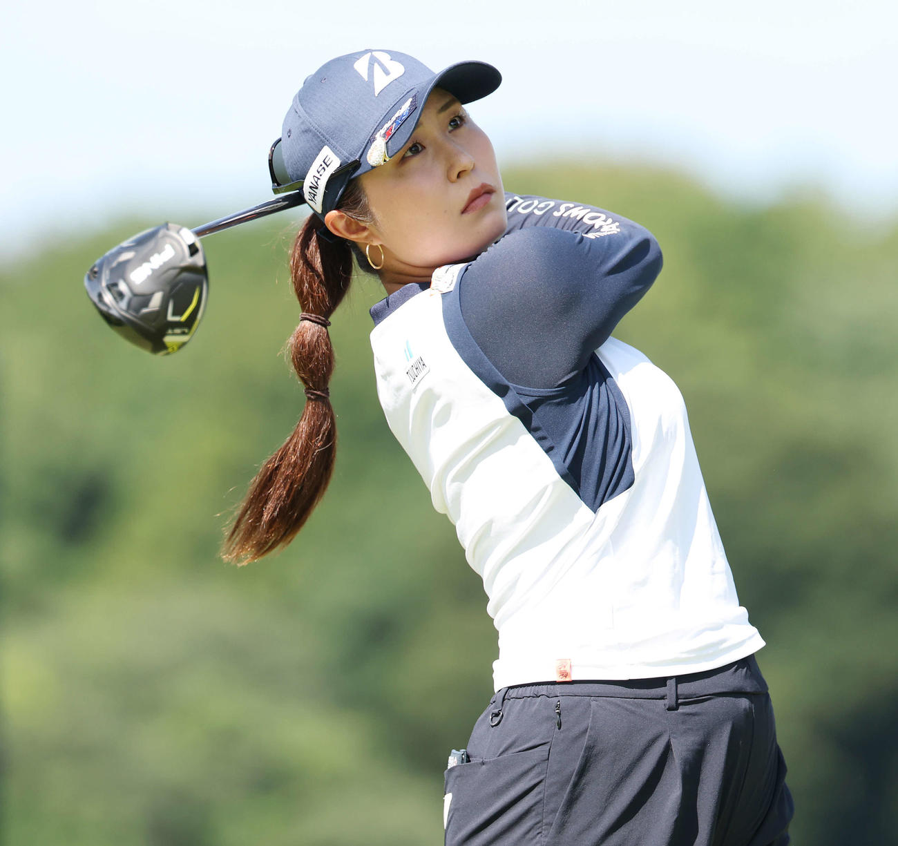 3番、ティーショットを放つ大里桃子（撮影・宮地輝）
